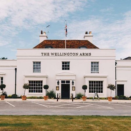 ホテル The Wellington Arms - Basingstoke-Reading Heckfield エクステリア 写真