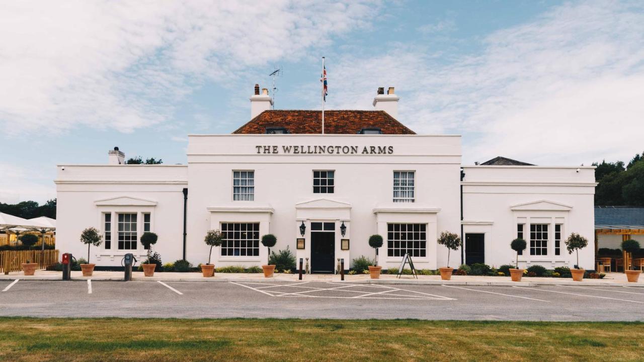 ホテル The Wellington Arms - Basingstoke-Reading Heckfield エクステリア 写真