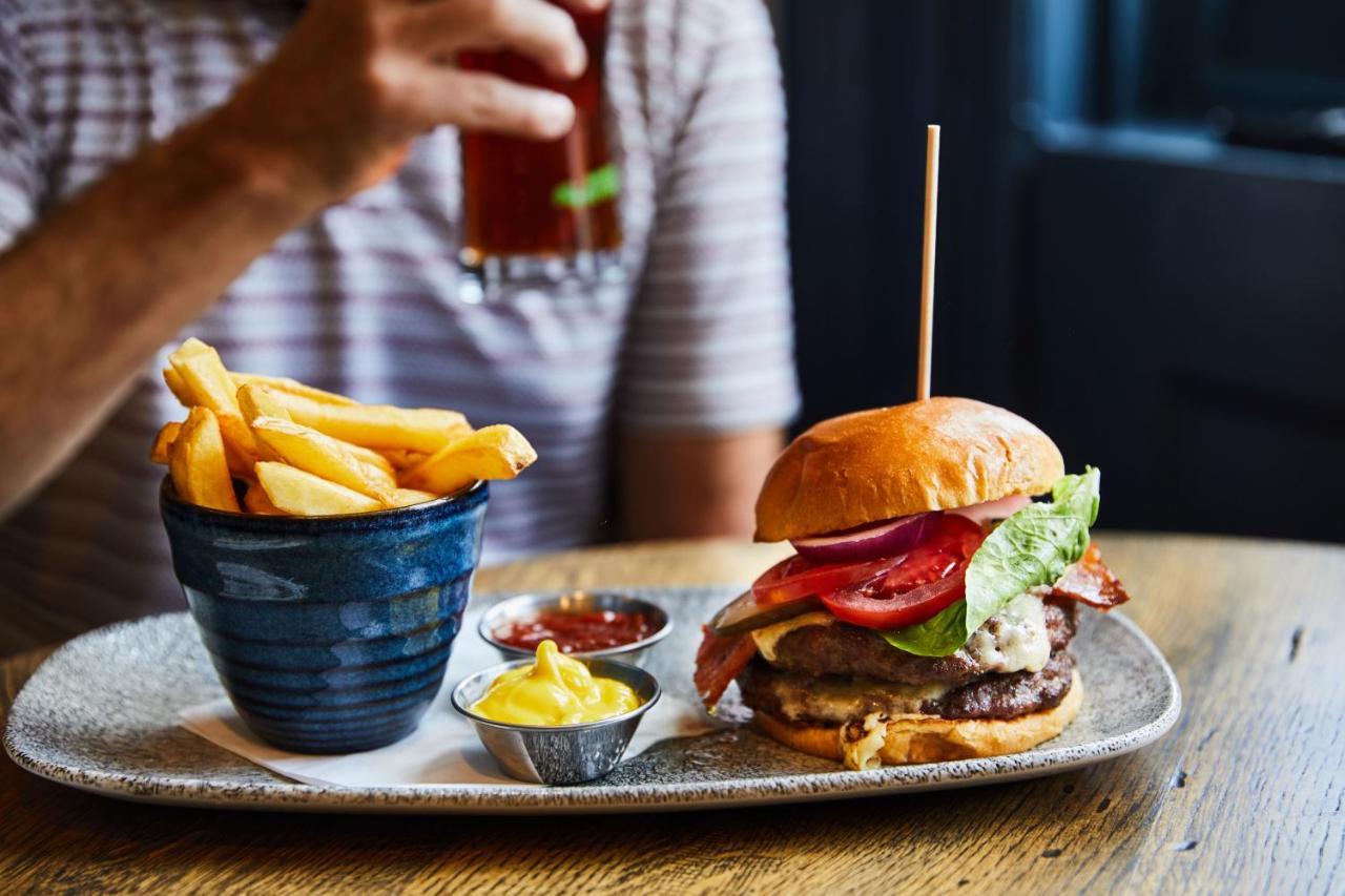 ホテル The Wellington Arms - Basingstoke-Reading Heckfield エクステリア 写真